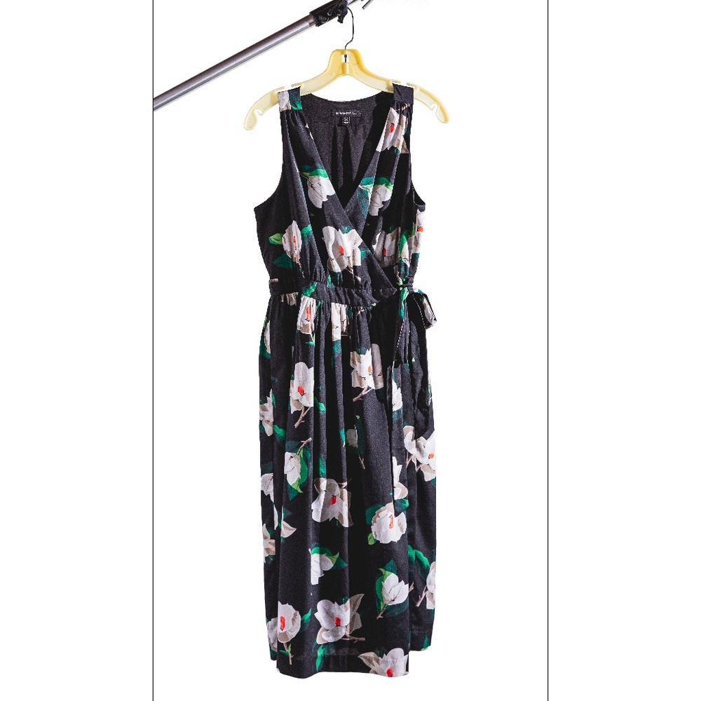 Banana Republic V-Neck Sleeveless Midi-Length Wrap Dress